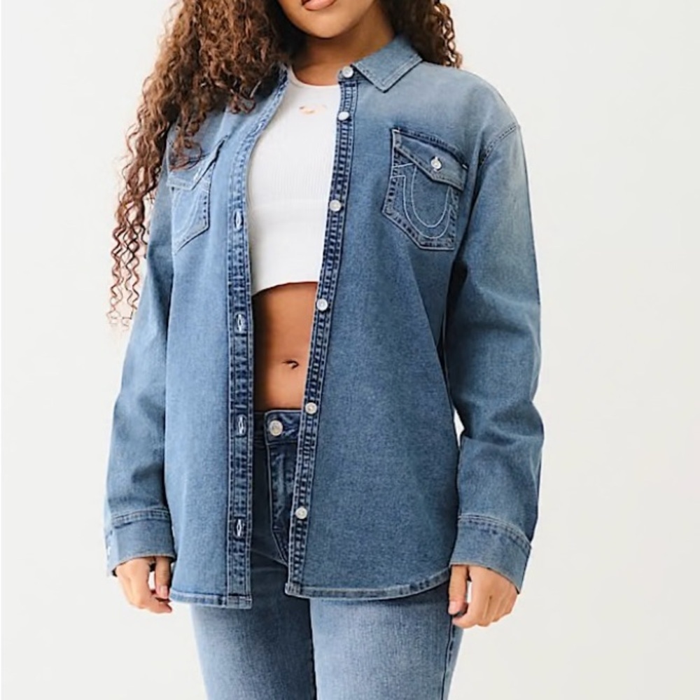 True Religion Oversized Denim Button up Shirt Crystal logo Women’s M NWT Western - Picture 14 of 14
